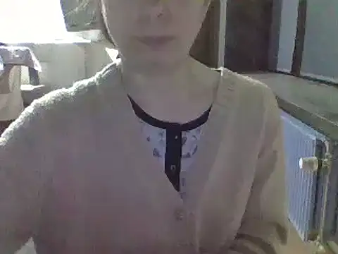 Snapshot of Moi_Lina chatting on 12-21-24, 01:15 Moi Lina online show from 12-21-24, 01:15