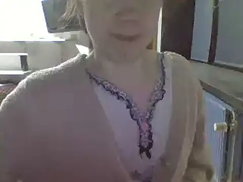 Snapshot of Moi_Lina chatting on 01-08-25, 10:16 Moi Lina online show from 01-08-25, 10:16