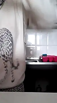 Snapshot of Moi_Lina chatting on 01-26-25, 01:58 Moi Lina online show from 01-26-25, 01:58