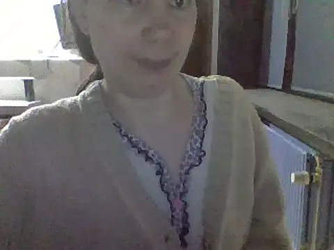 Snapshot of Moi_Lina chatting on 01-27-25, 01:05 Moi Lina online show from 01-27-25, 01:05