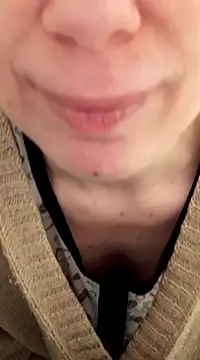 Snapshot of Moi_Lina chatting on 02-04-25, 02:32 Moi Lina online show from 02-04-25, 02:32