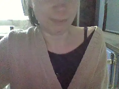 Snapshot of Moi_Lina chatting on 02-17-25, 11:53 Moi Lina online show from 02-17-25, 11:53