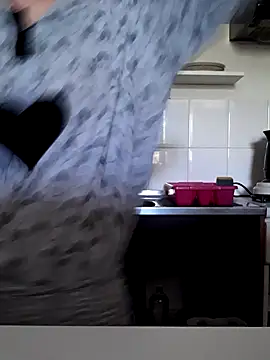 Snapshot of Moi_Lina chatting on 10-04-25, 11:30 Moi Lina online show from 10-04-25, 11:30