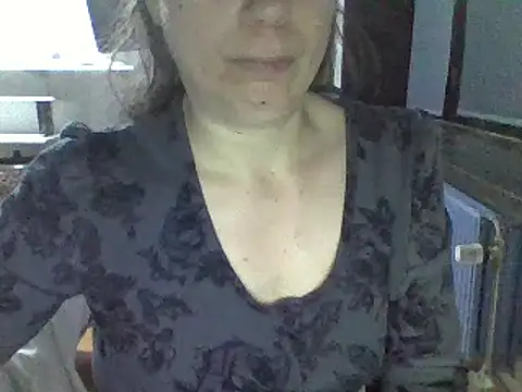 Snapshot of Moi_Lina chatting on 10-05-25, 10:07 Moi Lina online show from 10-05-25, 10:07