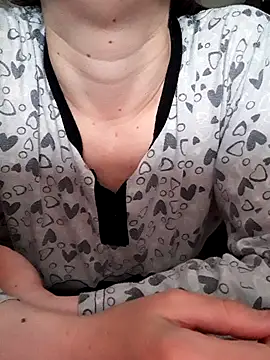 Snapshot of Moi_Lina chatting on 10-10-25, 11:42 Moi Lina online show from 10-10-25, 11:42