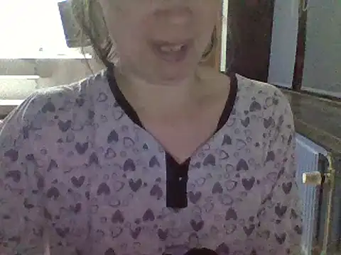 Snapshot of Moi_Lina chatting on 10-17-25, 09:39 Moi Lina online show from 10-17-25, 09:39