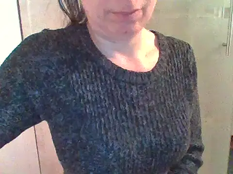 Snapshot of Moi_Lina chatting on 10-26-25, 10:58 Moi Lina online show from 10-26-25, 10:58