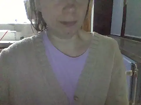 Snapshot of Moi_Lina chatting on 11-15-25, 01:25 Moi Lina online show from 11-15-25, 01:25