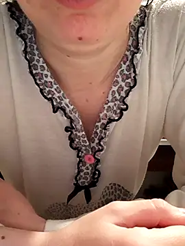 Snapshot of Moi_Lina chatting on 01-09-26, 03:15 Moi Lina online show from 01-09-26, 03:15