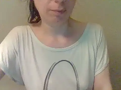 Snapshot of Moi_Lina chatting on 06-27-26, 12:15 Moi Lina online show from 06-27-26, 12:15