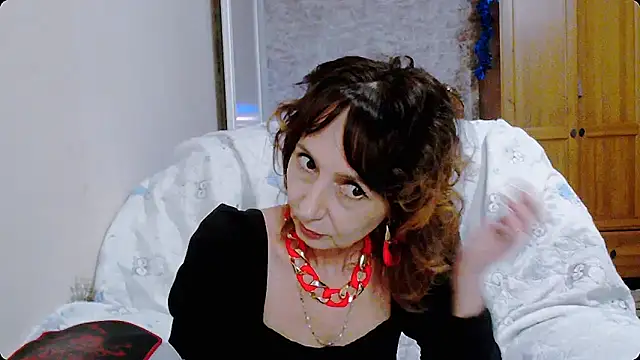 Snapshot of AnnieEltgant chatting on 12-27-24, 01:28 AnnieEltgant online show from 12-27-24, 01:28