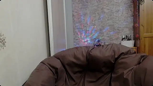 Snapshot of AnnieEltgant chatting on 02-03-26, 02:33 AnnieEltgant online show from 02-03-26, 02:33