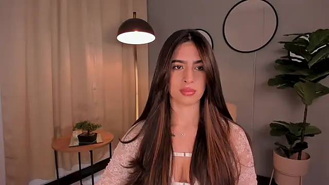 LiaPearce online show from 02-11-25, 01:41