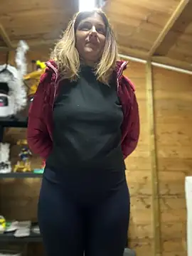 DaisyVibesss online show from 12-08-24, 04:18