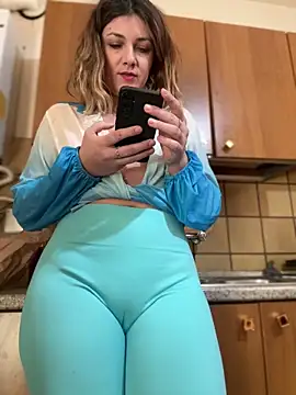 DaisyVibesss online show from 12-17-24, 09:07