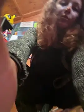 Snapshot of DaisyVibesss chatting on 12-19-25, 12:45 DaisyVibesss online show from 12-19-25, 12:45