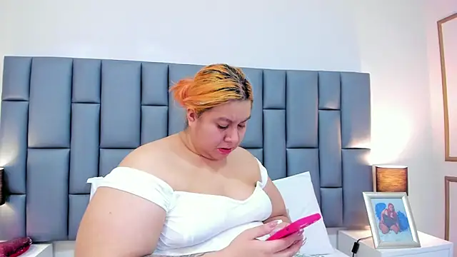 Snapshot of aandreaperez chatting on 01-23-25, 11:48 aandreaperez online show from 01-23-25, 11:48