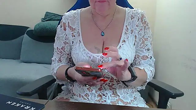 Snapshot of Diablica41 chatting on 11-28-25, 08:28 Diablica41 online show from 11-28-25, 08:28