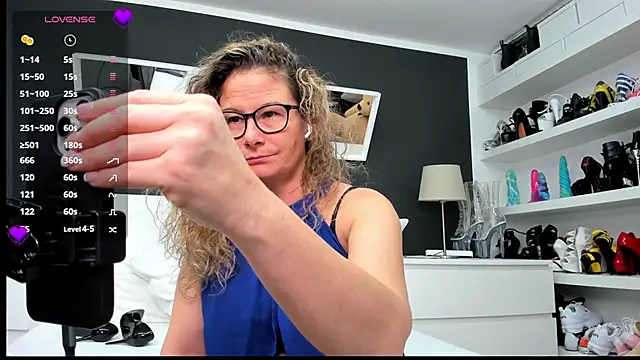 Snapshot of izzy-mendosa chatting on 01-05-25, 02:30 izzy-mendosa online show from 01-05-25, 02:30