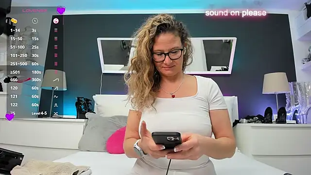 Snapshot of izzy-mendosa chatting on 01-28-25, 11:17 izzy-mendosa online show from 01-28-25, 11:17