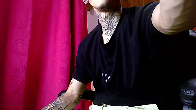 Snapshot of Allan_Keller chatting on 10-29-25, 06:37 Allan Keller online show from 10-29-25, 06:37