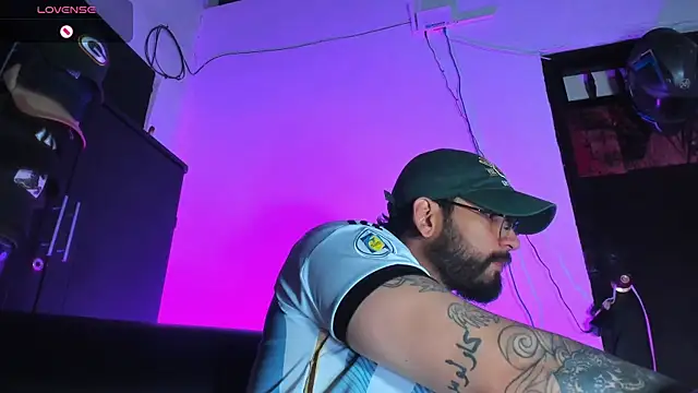 CamiloGray  online show from 12-19-25, 02:35