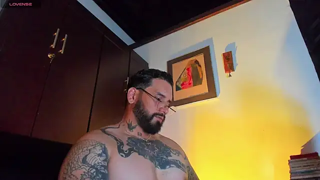 Snapshot of CamiloGray_ chatting on 05-11-26, 02:45 CamiloGray online show from 05-11-26, 02:45