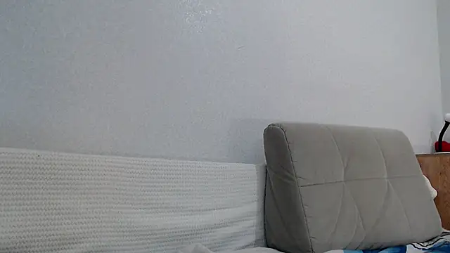 Snapshot of increible_della chatting on 02-14-25, 07:44 increible della online show from 02-14-25, 07:44