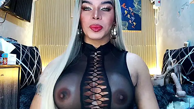Snapshot of xx_MASSIVECockNCum_xx chatting on 12-25-24, 10:17 xx MASSIVECockNCum xx online show from 12-25-24, 10:17