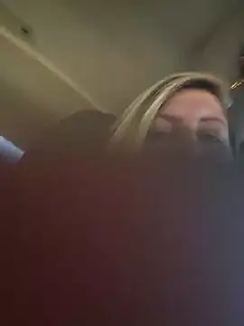 Snapshot of SheIsSomething chatting on 10-27-25, 10:14 SheIsSomething online show from 10-27-25, 10:14