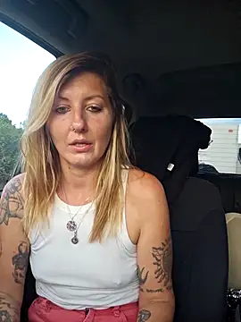 Snapshot of SheIsSomething chatting on 11-12-25, 12:22 SheIsSomething online show from 11-12-25, 12:22