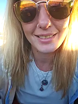 Snapshot of SheIsSomething chatting on 12-03-25, 11:58 SheIsSomething online show from 12-03-25, 11:58