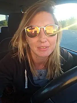 Snapshot of SheIsSomething chatting on 12-05-25, 12:08 SheIsSomething online show from 12-05-25, 12:08