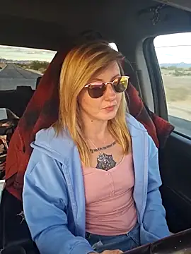 Snapshot of SheIsSomething chatting on 01-06-26, 12:03 SheIsSomething online show from 01-06-26, 12:03