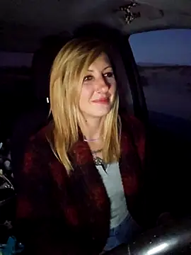 Snapshot of SheIsSomething chatting on 01-10-26, 01:18 SheIsSomething online show from 01-10-26, 01:18