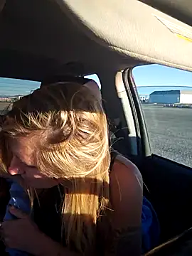 Snapshot of SheIsSomething chatting on 01-10-26, 11:53 SheIsSomething online show from 01-10-26, 11:53