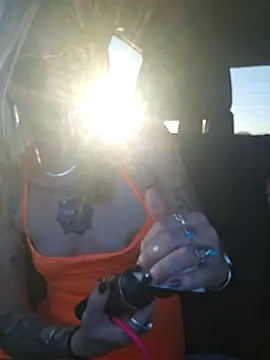 Snapshot of SheIsSomething chatting on 02-04-26, 12:38 SheIsSomething online show from 02-04-26, 12:38