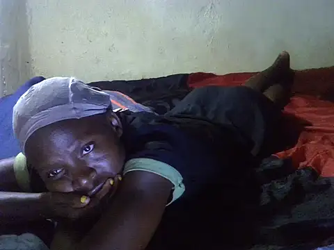 Snapshot of cute-shamza chatting on 10-15-25, 04:23 cute-shamza online show from 10-15-25, 04:23