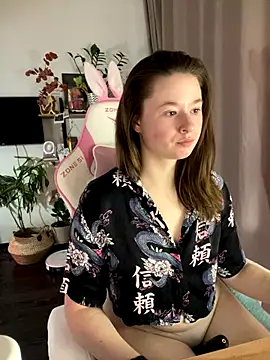 Snapshot of sweetest_pie chatting on 10-26-25, 04:35 sweetest pie online show from 10-26-25, 04:35