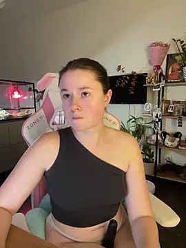 Snapshot of sweetest_pie chatting on 11-21-25, 03:54 sweetest pie online show from 11-21-25, 03:54