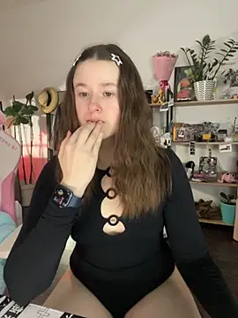 Snapshot of sweetest_pie chatting on 11-27-25, 06:43 sweetest pie online show from 11-27-25, 06:43