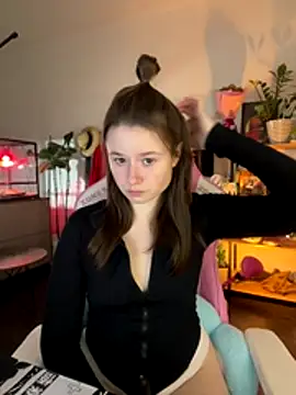 Snapshot of sweetest_pie chatting on 12-04-25, 04:48 sweetest pie online show from 12-04-25, 04:48