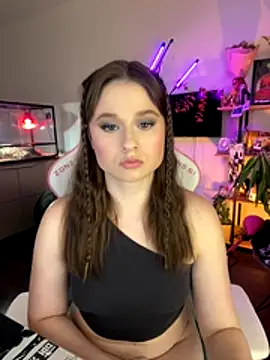 Snapshot of sweetest_pie chatting on 12-13-25, 07:53 sweetest pie online show from 12-13-25, 07:53