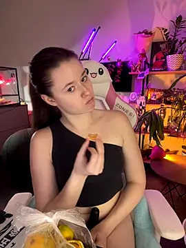 Snapshot of sweetest_pie chatting on 12-16-25, 05:29 sweetest pie online show from 12-16-25, 05:29