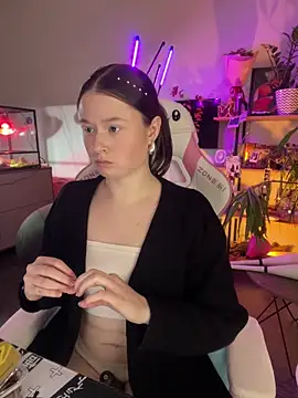 Snapshot of sweetest_pie chatting on 12-18-25, 03:40 sweetest pie online show from 12-18-25, 03:40