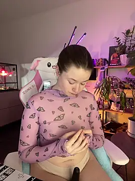 Snapshot of sweetest_pie chatting on 01-17-26, 12:37 sweetest pie online show from 01-17-26, 12:37