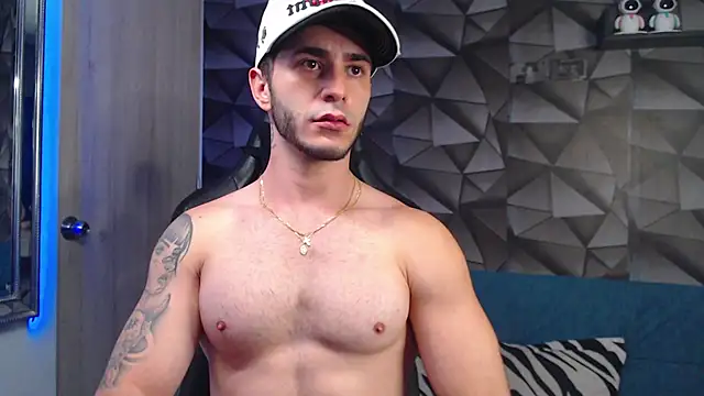 Snapshot of Latino_stud4u chatting on 10-17-25, 01:31 Latino stud4u online show from 10-17-25, 01:31