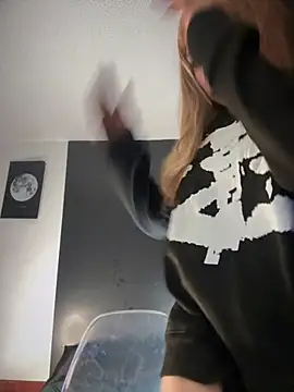 Snapshot of _Danna chatting on 11-14-25, 01:04 Danna online show from 11-14-25, 01:04