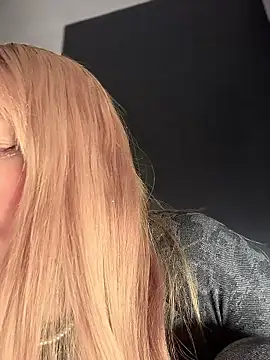 Snapshot of _Danna chatting on 01-09-26, 11:02 Danna online show from 01-09-26, 11:02