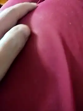 Snapshot of LovlyAnnie chatting on 11-17-25, 10:10 LovlyAnnie online show from 11-17-25, 10:10